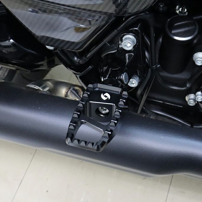 スポーツスター、ダイナ、ツーリング、ソフテイル アルミ削り出し フットペグ (ブラック)