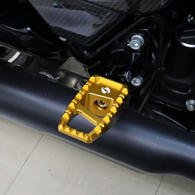 スポーツスター、ダイナ、ツーリング、ソフテイル アルミ削り出し フットペグ (ゴールド)