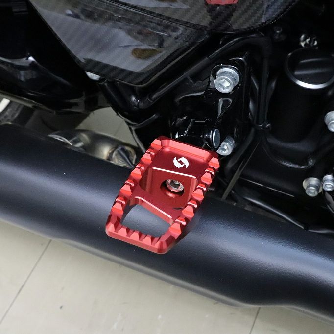 スポーツスター、ダイナ、ツーリング、ソフテイル アルミ削り出し フットペグ (レッド)