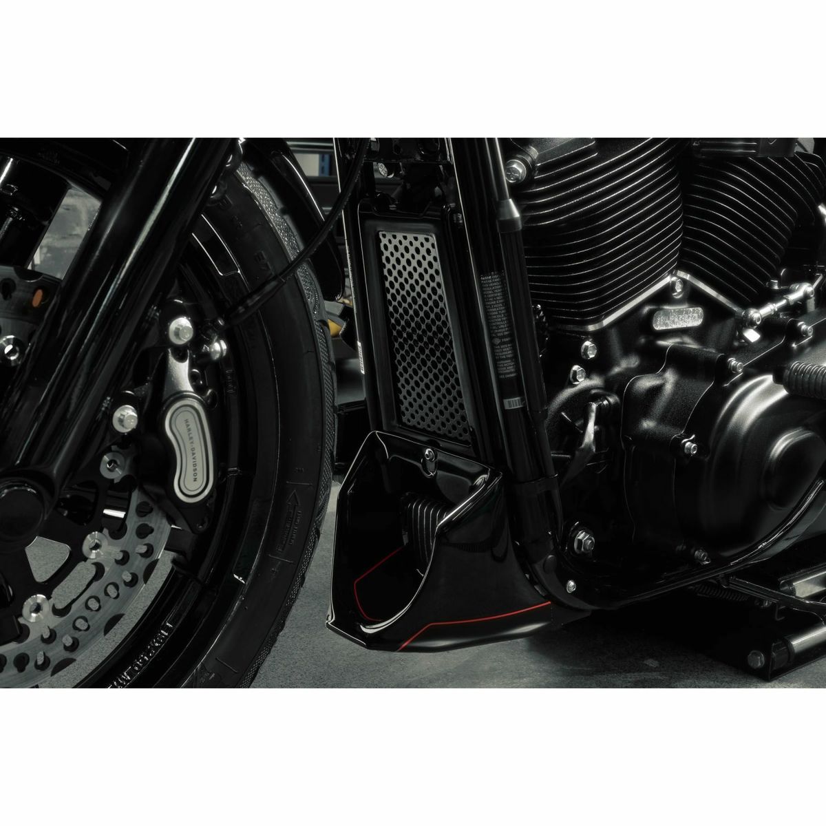 M8 ソフテイル ホットロッド オイルクーラーガード3