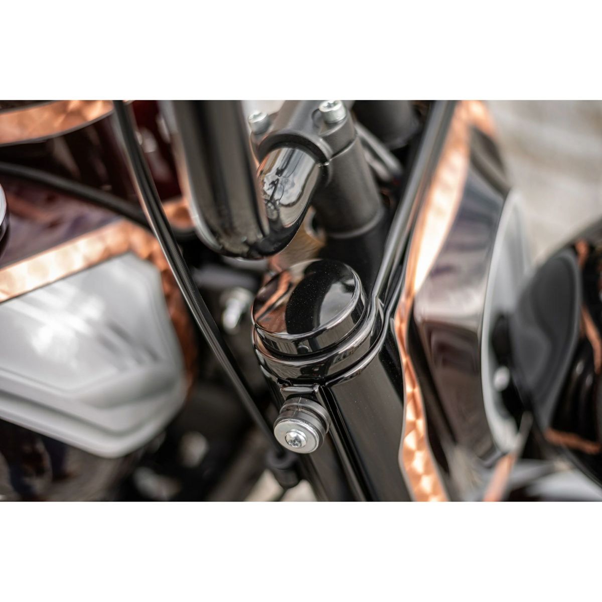 M8ヘリテイジクラシック、デラックス フロント フォークエンドキャップ2