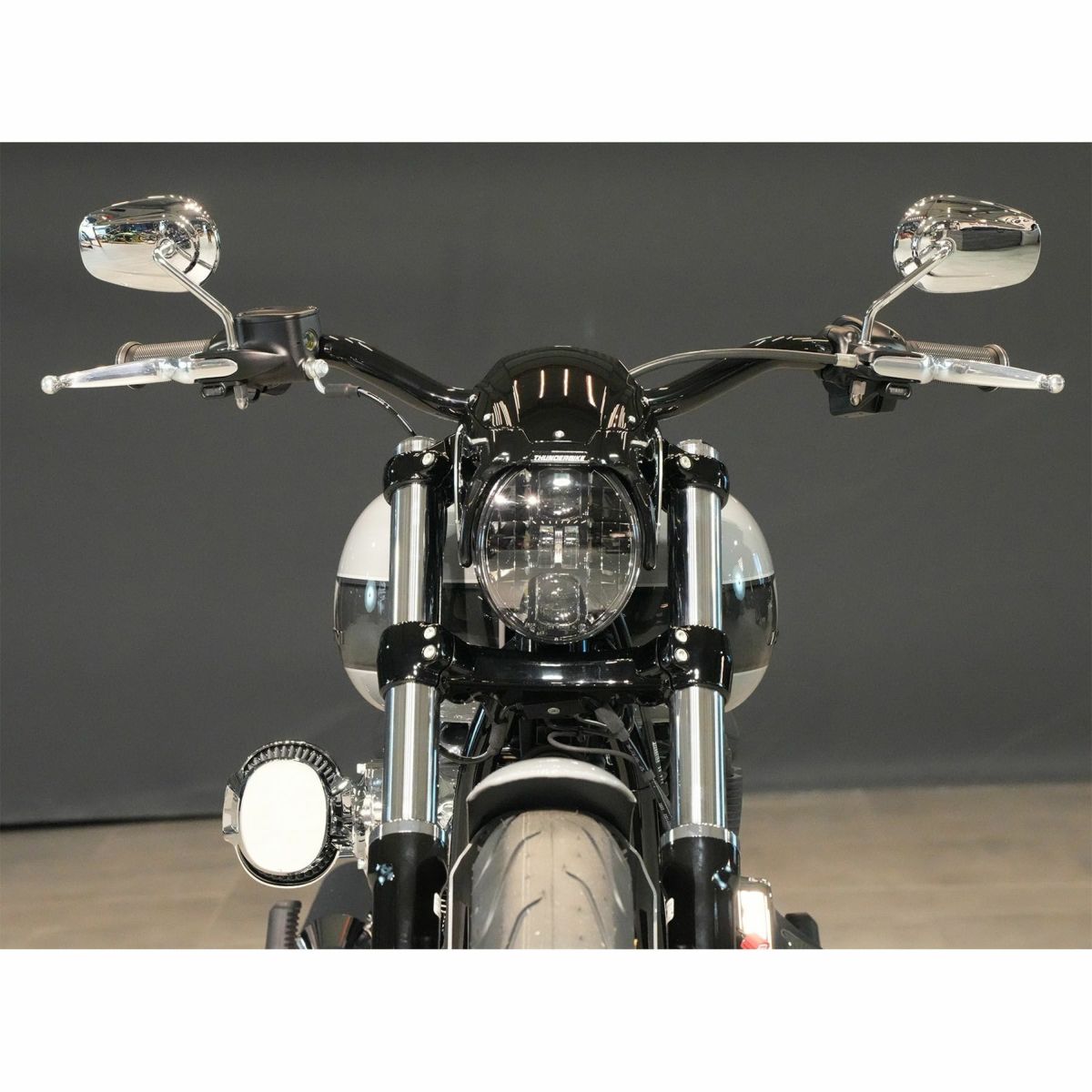 M8 ブレイクアウト GP ウィンドシールドキット (グロスブラック/シルバー)3