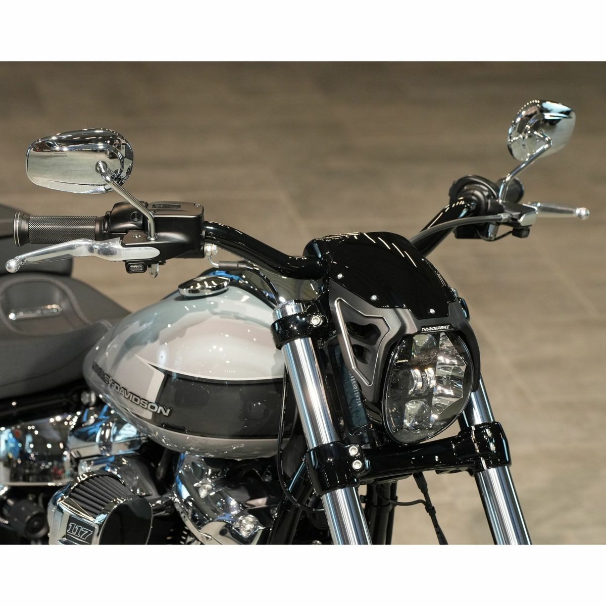 M8 ブレイクアウト GP ウィンドシールドキット (サテンブラックコントラスト)2