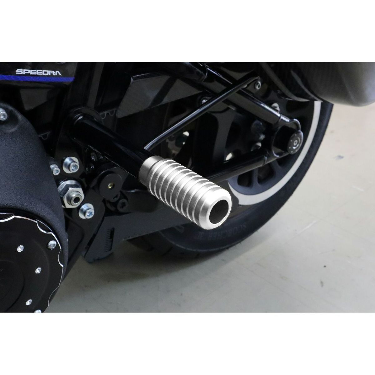  M8 ソフテイル BUNGKING(バンキン) リアクラッシュバー用 アルミスライダー (シルバー)2