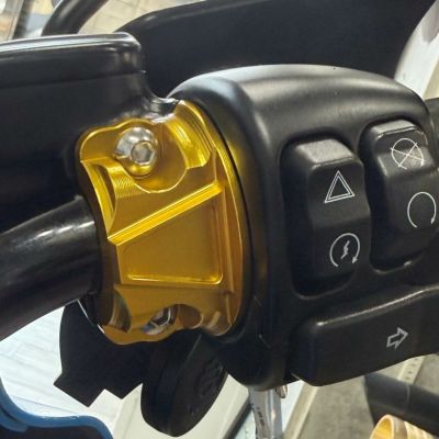 ハンドルバー コントロール クランプ ゴールド