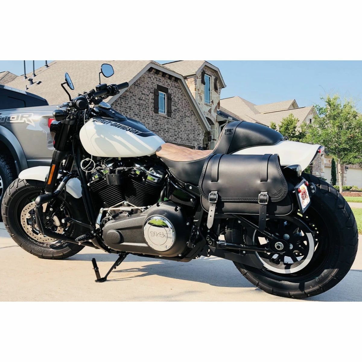 エンズクオイオ Folk レザーサドルバッグ (ディストレスト・ツートーンダーク) M8ソフテイル9