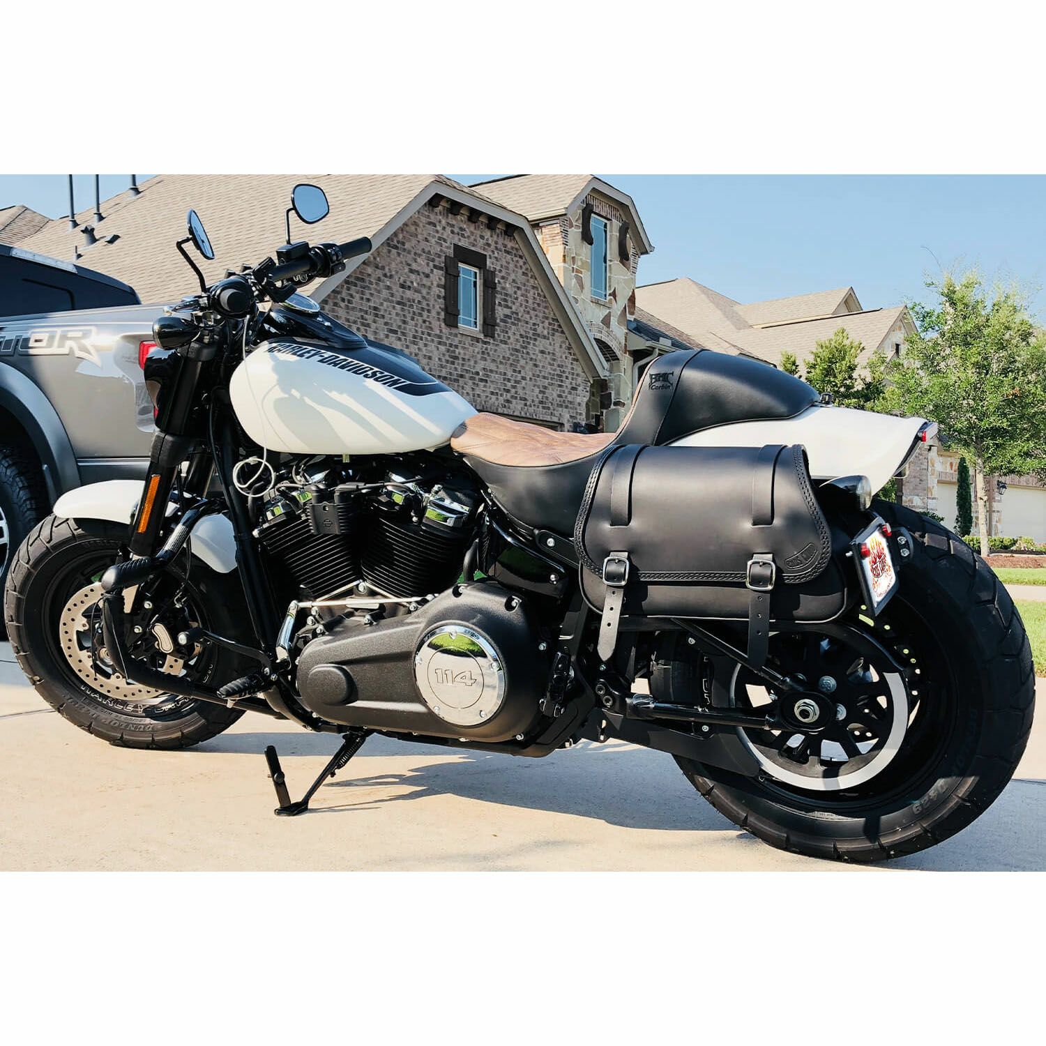 エンズクオイオ Folk レザーサドルバッグ (ディストレスト・ツートーンダーク) M8ソフテイル9