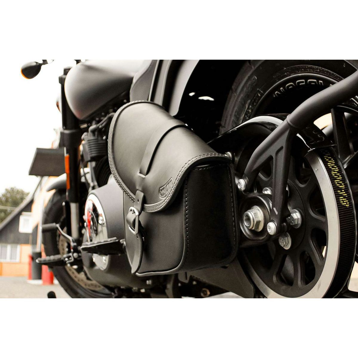 エンズクオイオ BOB レザー スイングアームバッグ (ディストレスト・ツートーン・ダーク)5