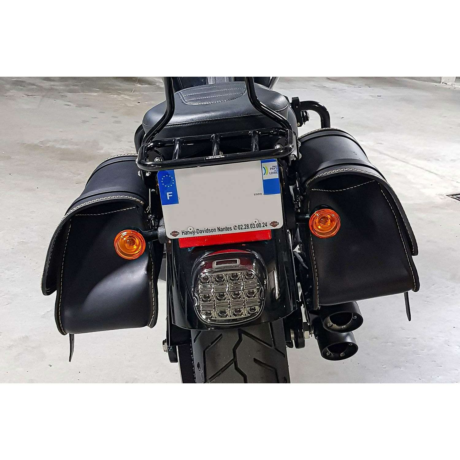 エンズクオイオ REV リトル GYPSY レザーサドルバッグ (ブラック)3