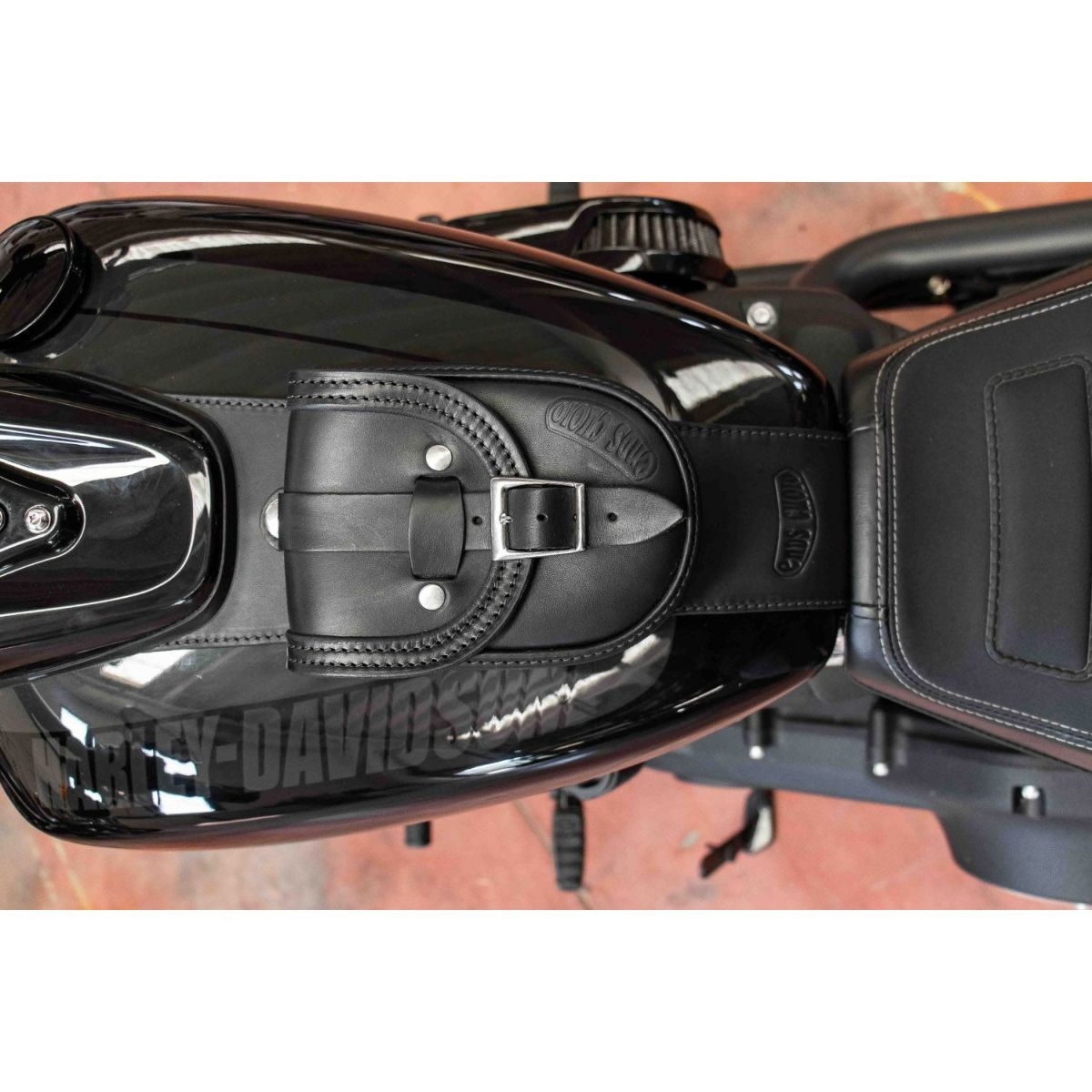 エンズクオイオ Smart レザー タンクバッグ (ツートーン・ダーク)5