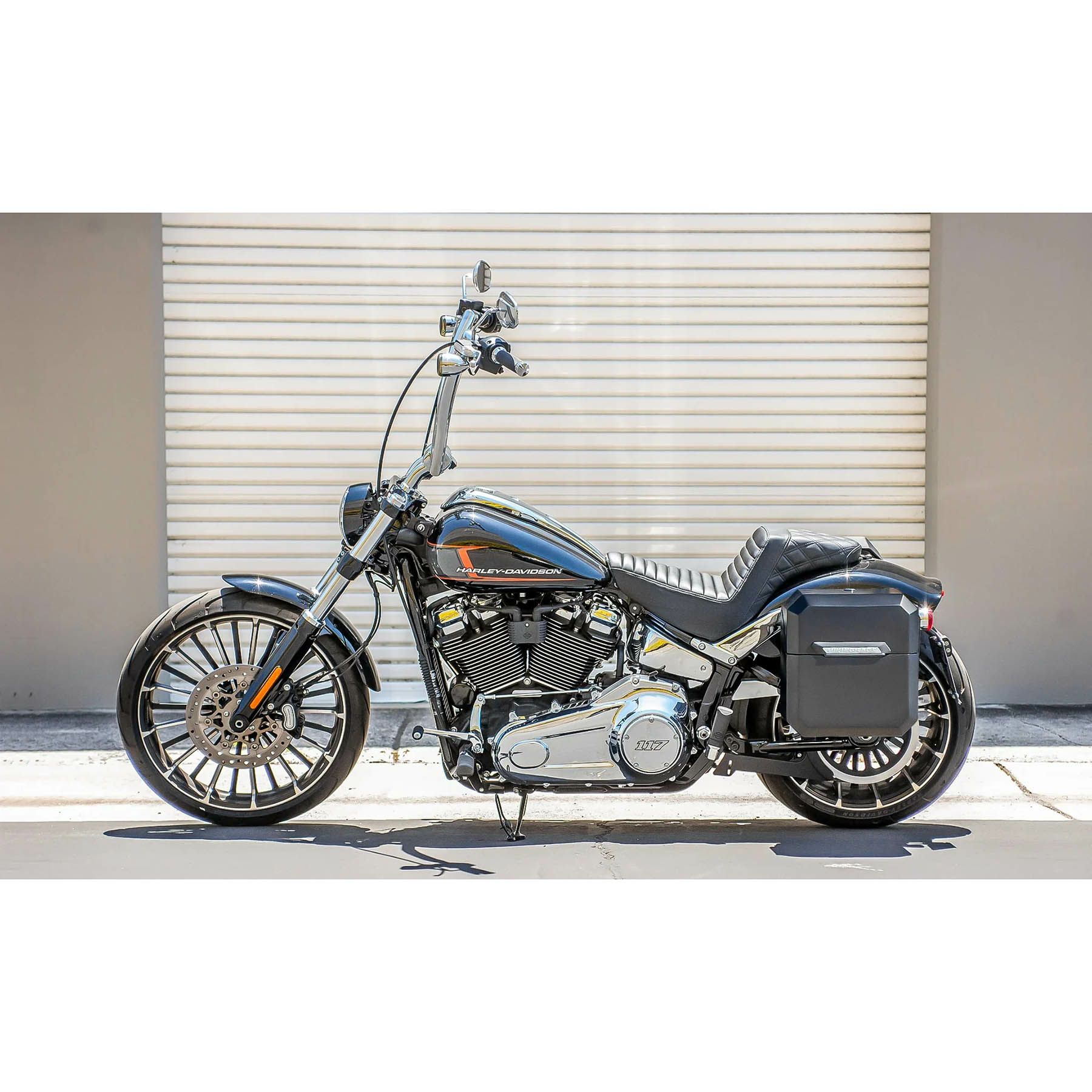 M8 ブレイクアウト Outlaw クイックマウント・ミディアム・サドルバッグ 15L (マットブラック)2