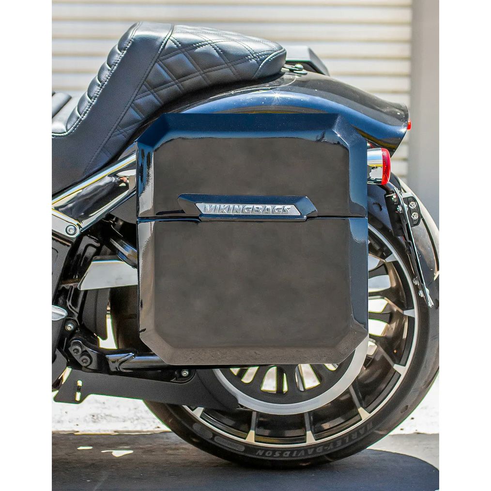 M8 ブレイクアウト Outlaw クイックマウント・ミディアム・サドルバッグ 15L (グロスブラック)3