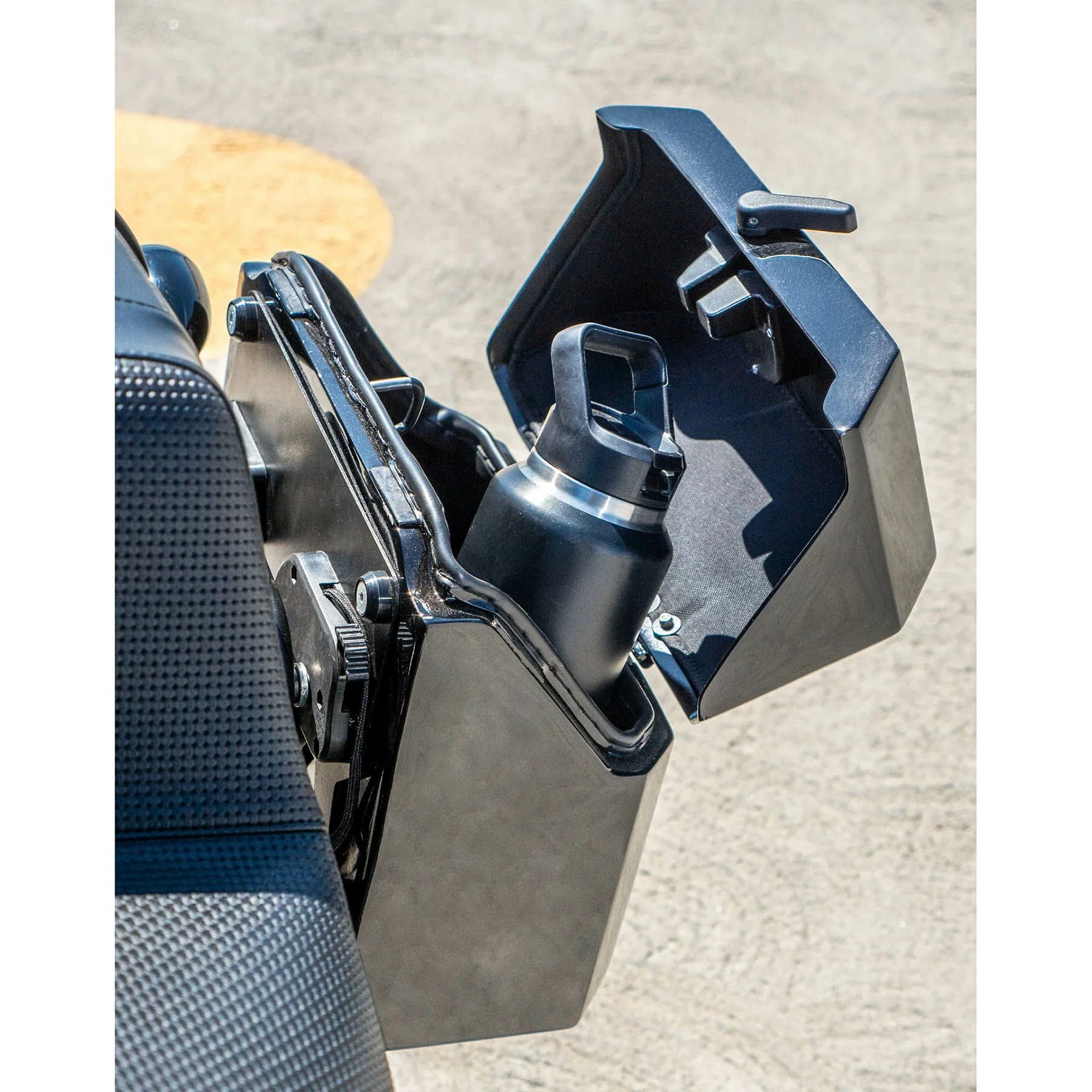 M8 ブレイクアウト Outlaw クイックマウント・ミディアム・サドルバッグ 15L (グロスブラック)5