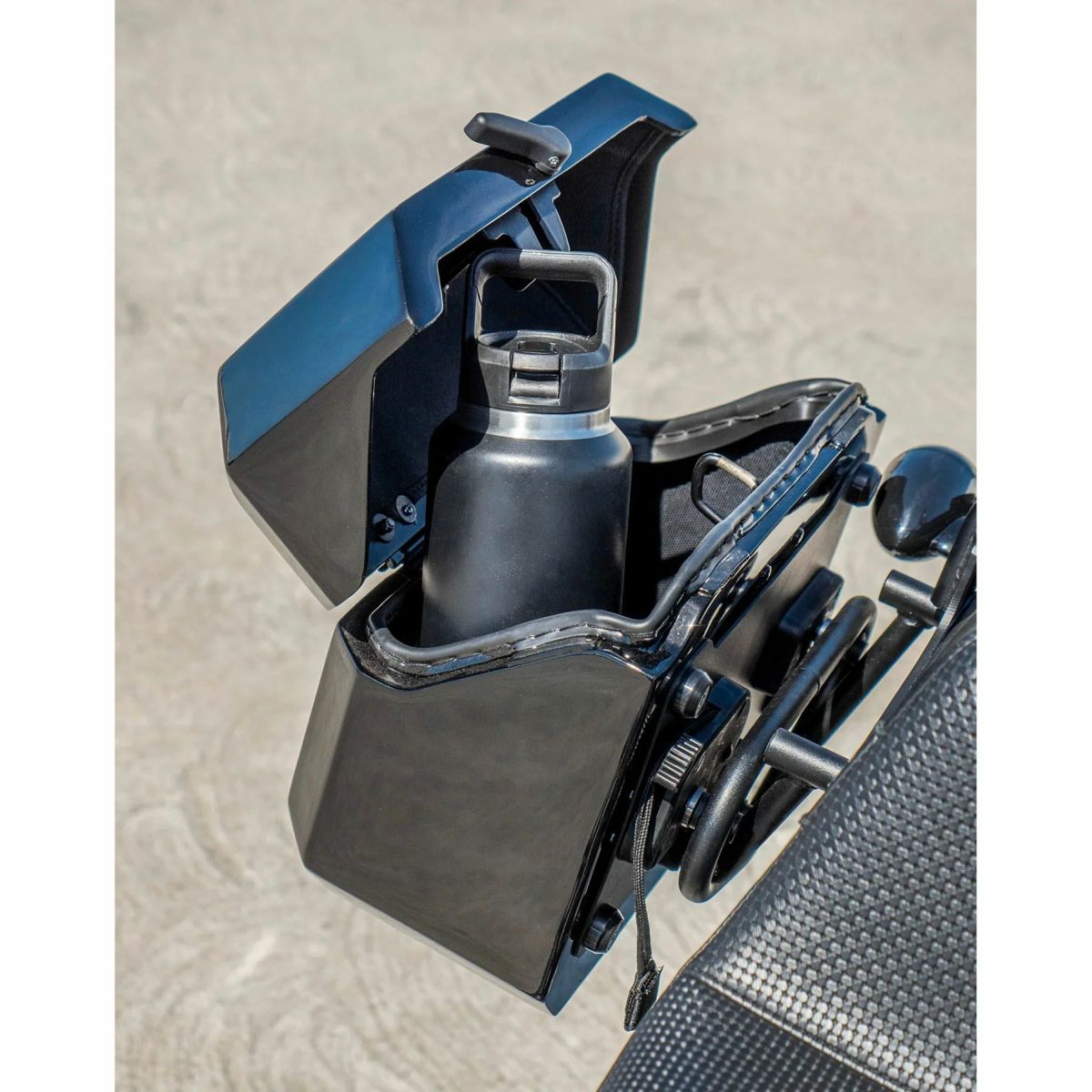 M8 ブレイクアウト Outlaw クイックマウント・スモール・サドルバッグ 10L 右用 (グロスブラック)5