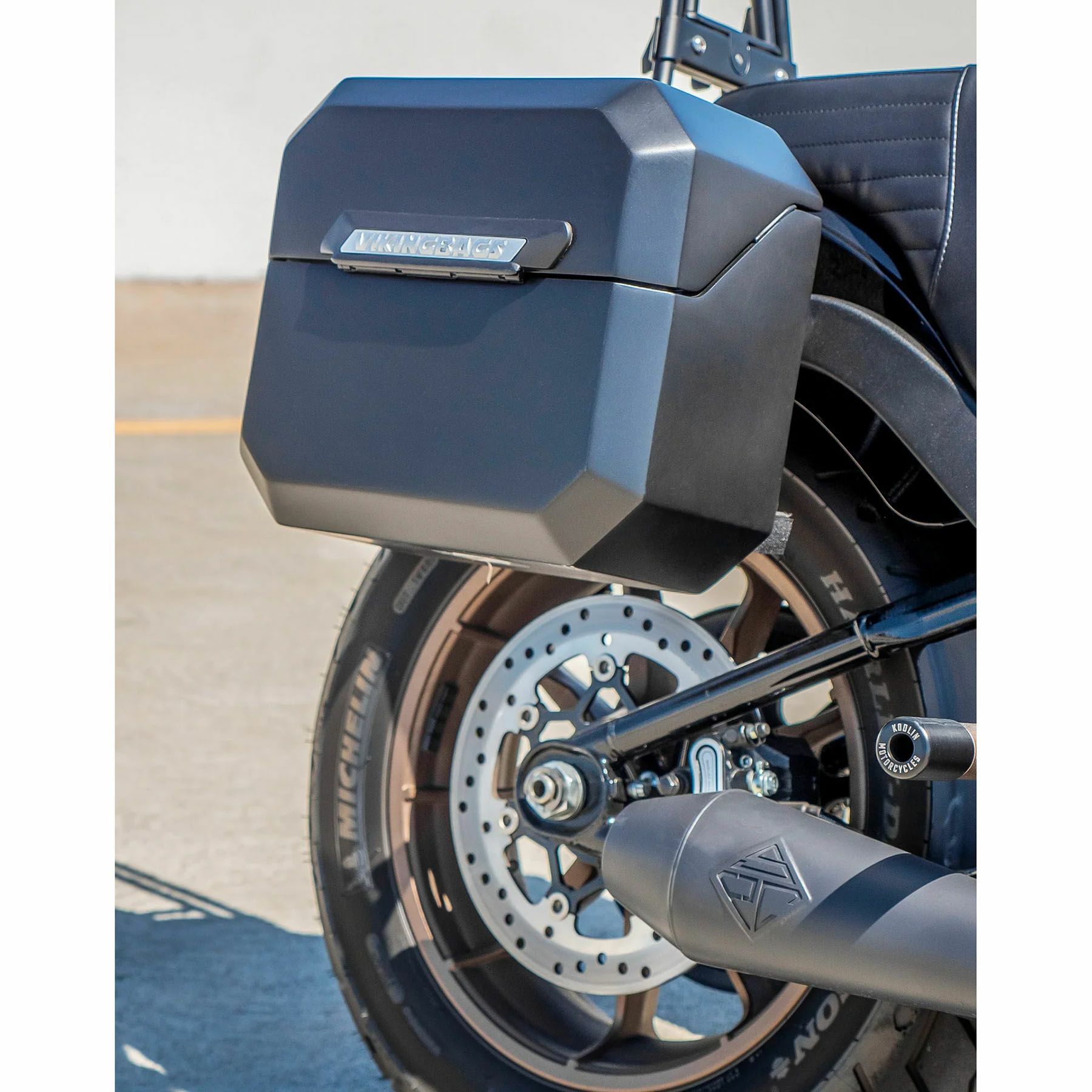  M8 ブレイクアウト Outlaw クイックマウント・スモール・サドルバッグ 10L 右用 (マットブラック)4