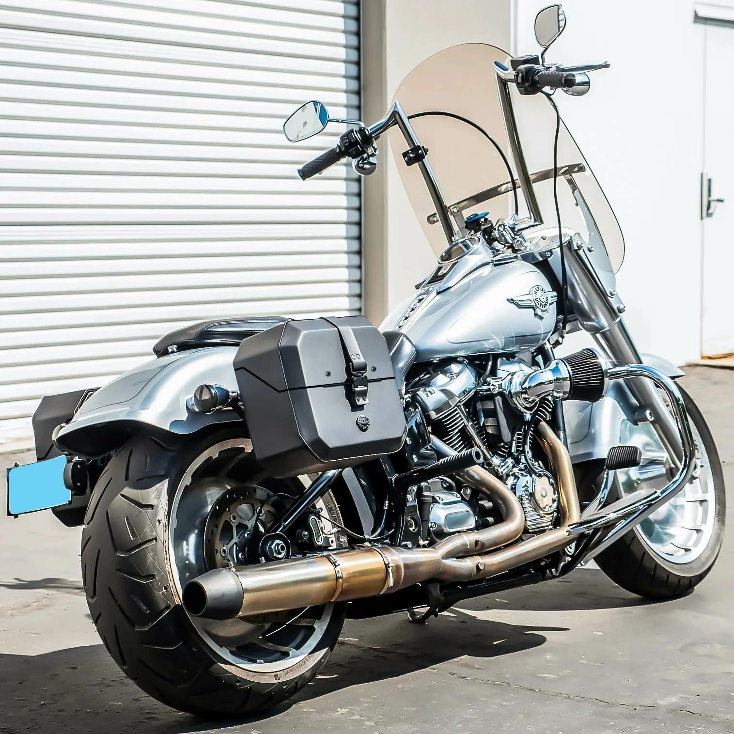 M8 ファットボーイ Outlaw クイックマウント・スモール・サドルバッグ 10L 右用 (レザーラップ)2