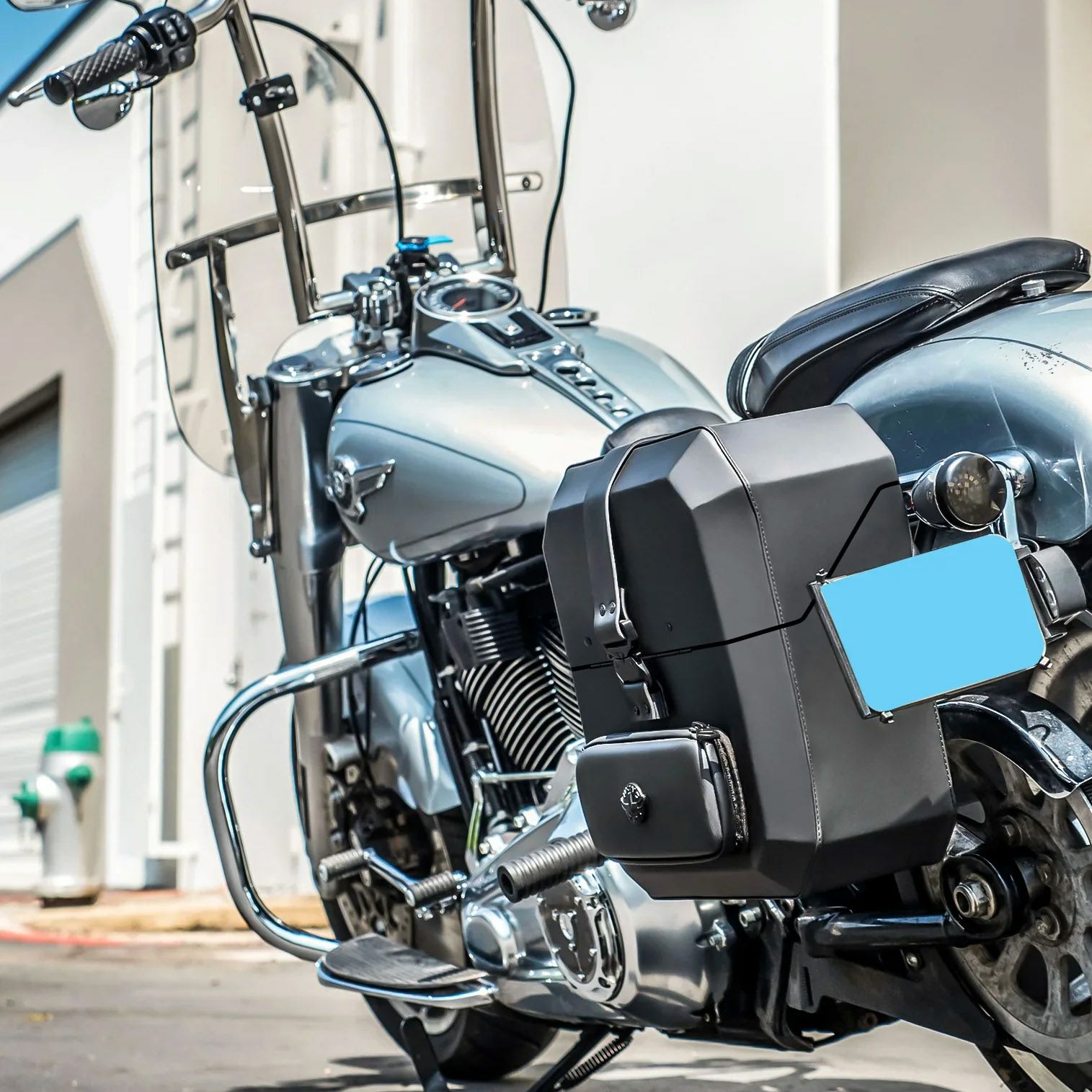 M8 ファットボーイ Outlaw クイックマウント・ミディアム・サドルバッグ 15L 左用 (レザーラップ)