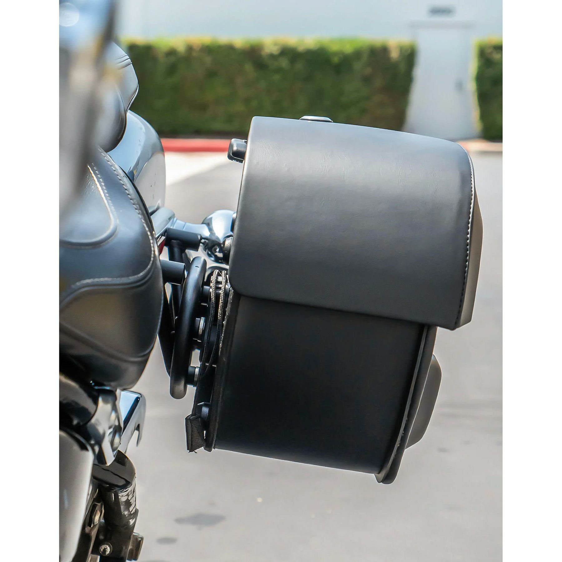 M8 ファットボーイ Pantheon クイックマウント・ミディアム・サドルバッグ3