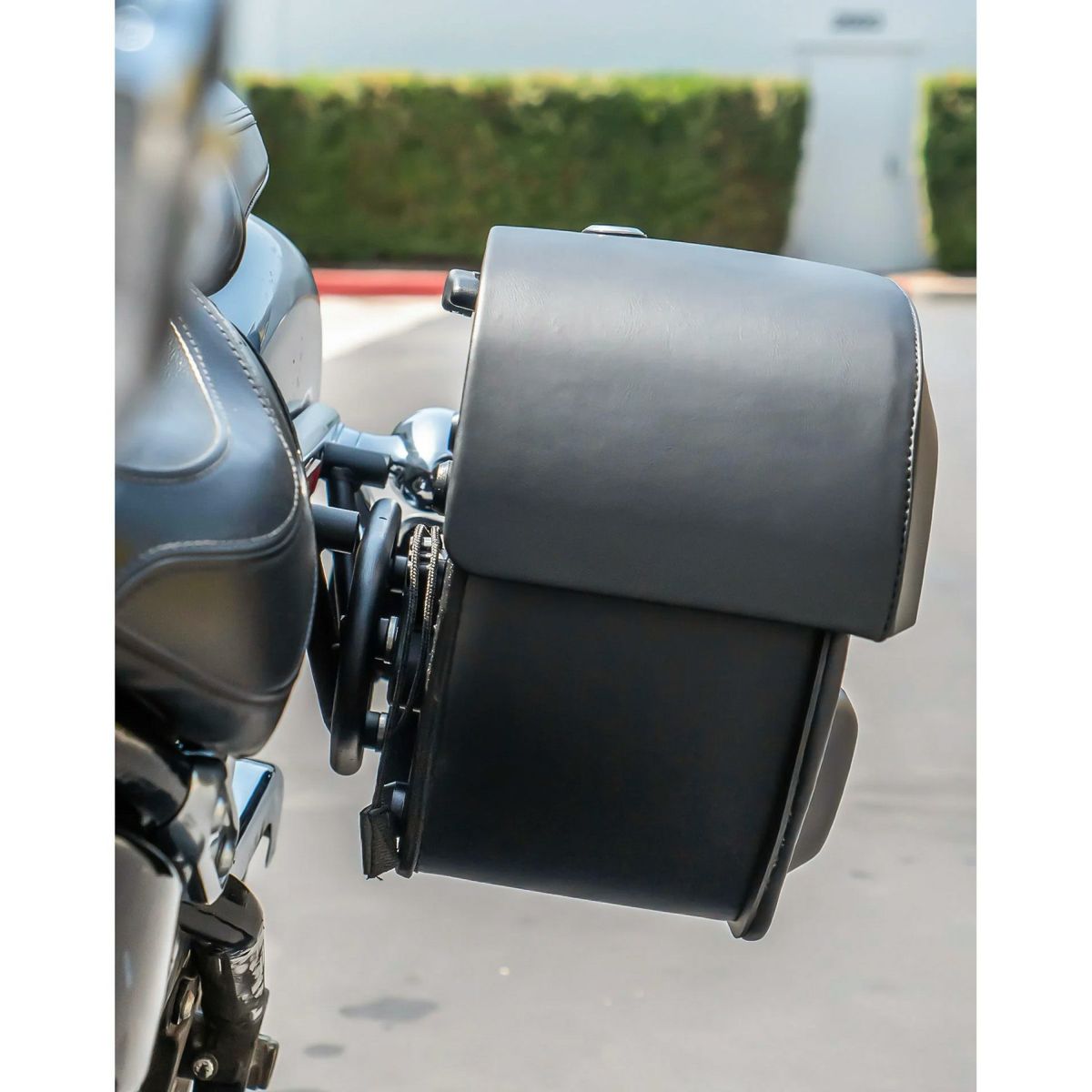 M8 ファットボーイ Pantheon クイックマウント・ミディアム・サドルバッグ3