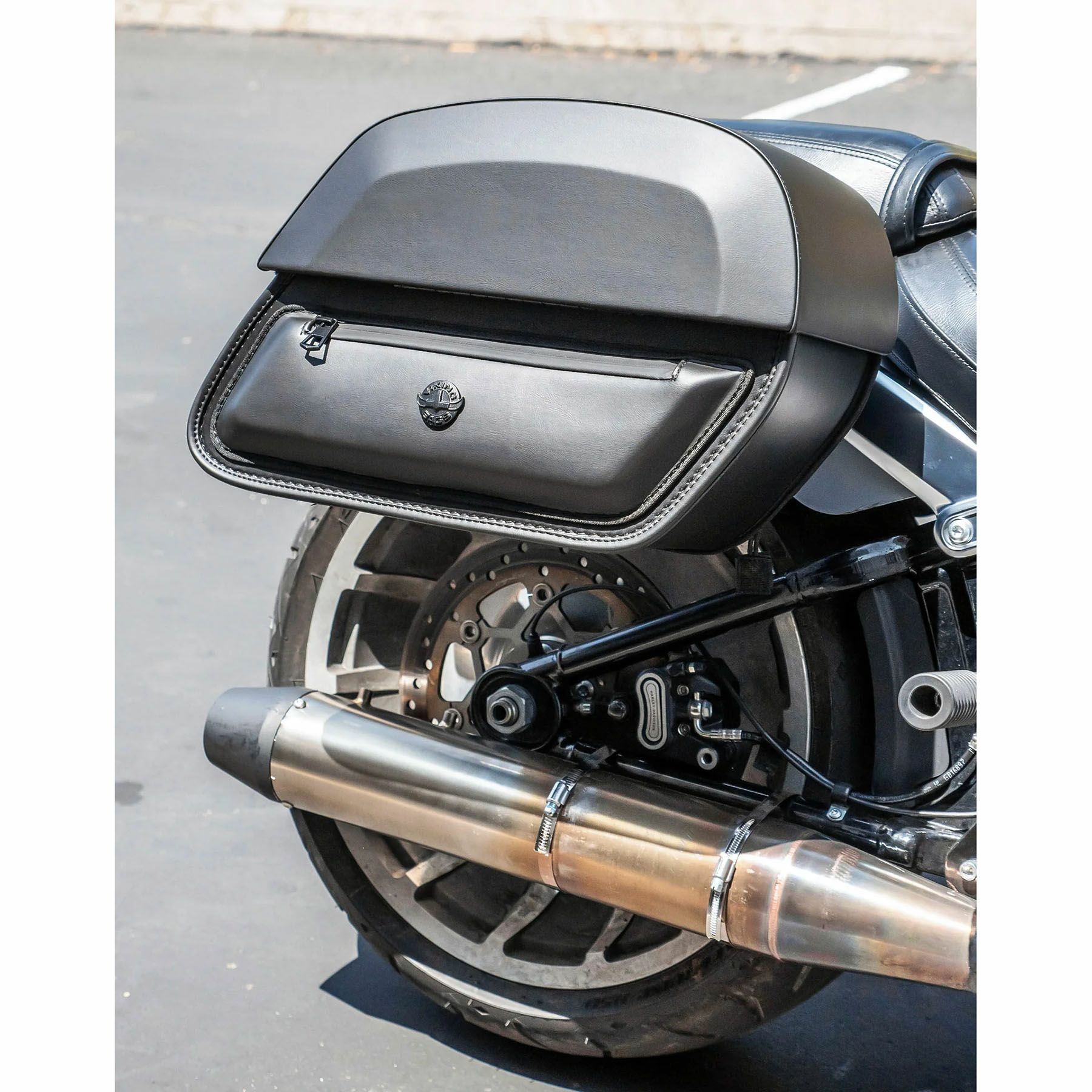 M8 ファットボーイ Pantheon クイックマウント・ミディアム・サドルバッグ4