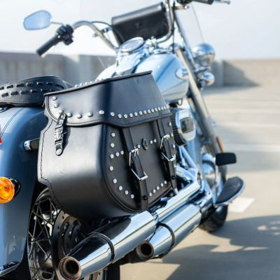 M8 ヘリテイジクラシック Legacy エクストララージ・レザーサドルバッグ 35L (スタッド付)  Viking Bags