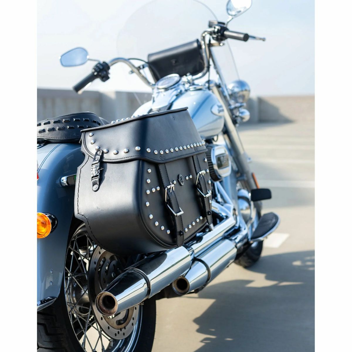 M8 ヘリテイジクラシック Legacy エクストララージ・レザーサドルバッグ 35L (スタッド付)4