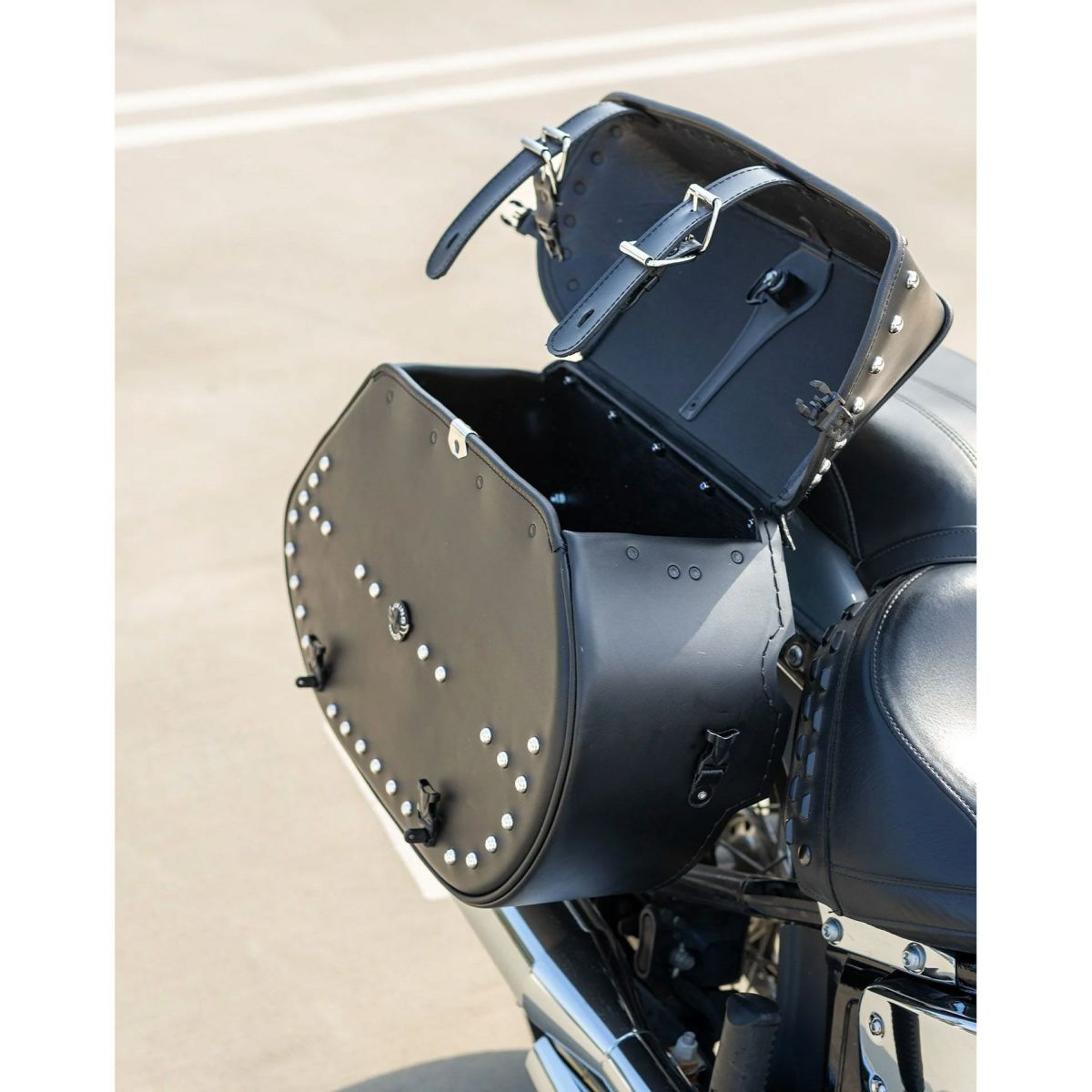 M8 ヘリテイジクラシック Legacy エクストララージ・レザーサドルバッグ 35L (スタッド付)5