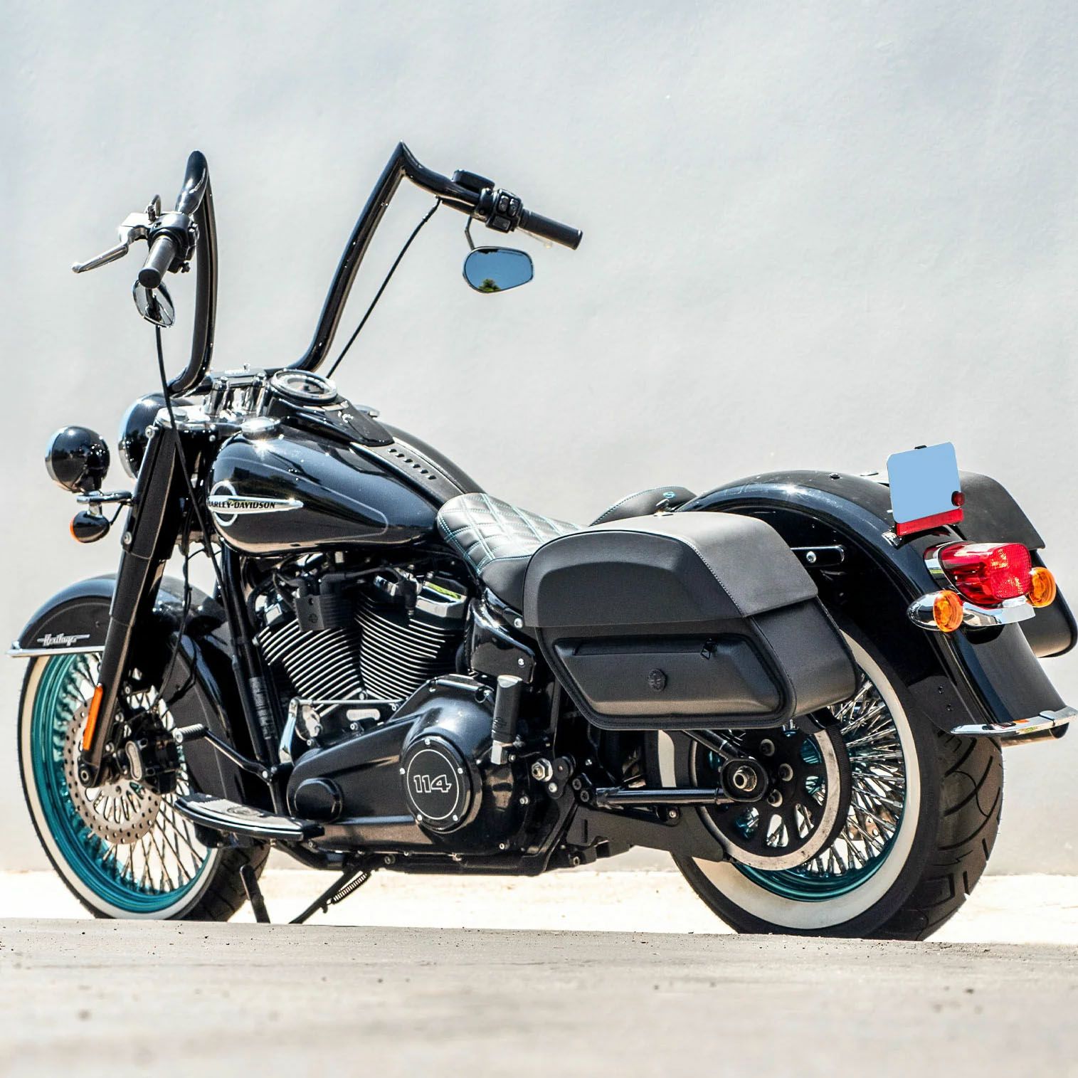 M8 ヘリテイジクラシック Pantheon クイックマウント・ミディアム・サドルバッグ2