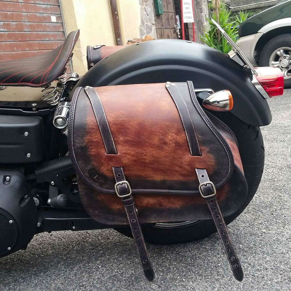 エンズクオイオ Little Dyna レザーサドルバッグ 25.5L (ディストレスト・ツートーン・ダーク)1