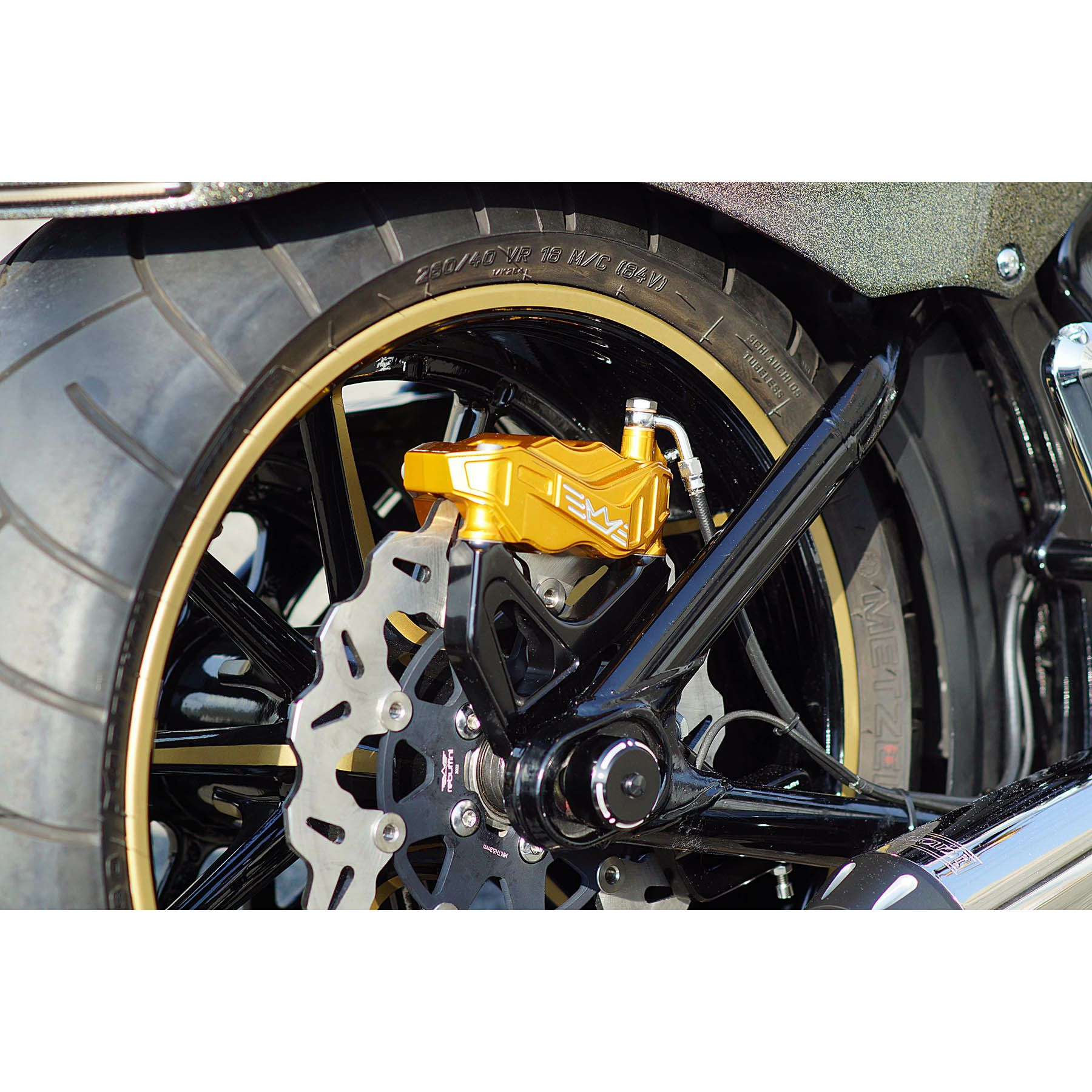 リアラジアルキャリパー マウント (ブラック) 2008～2017 ソフテイル1