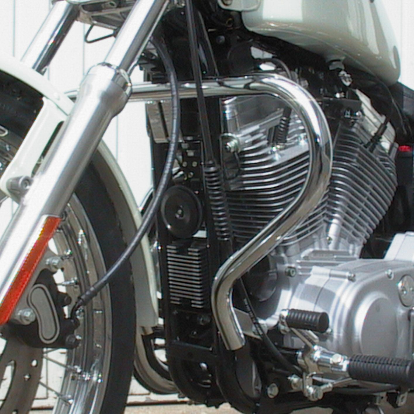 スポーツスター用エンジンガード＆クラッシュバー｜ハーレーカスタム