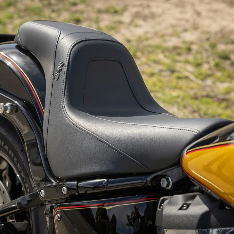 ステップアップ・2UPシート (スムース) M8 ローライダー/S/ST