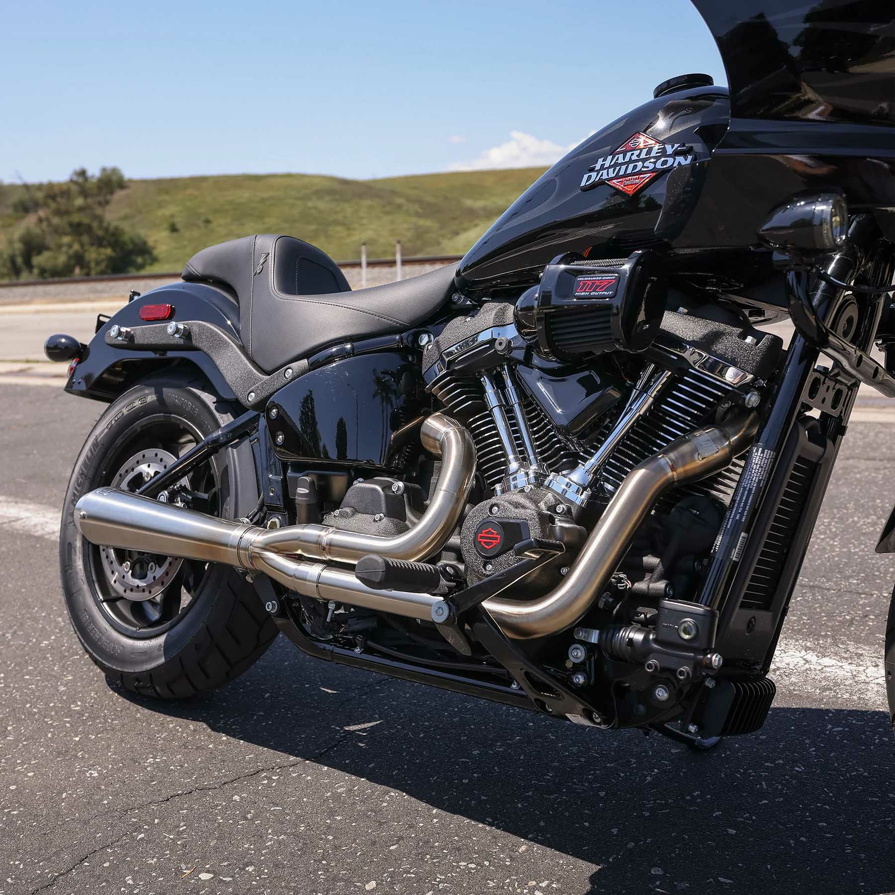 ストレートアウト・2-1フルエキゾーストマフラー ローライダーST4