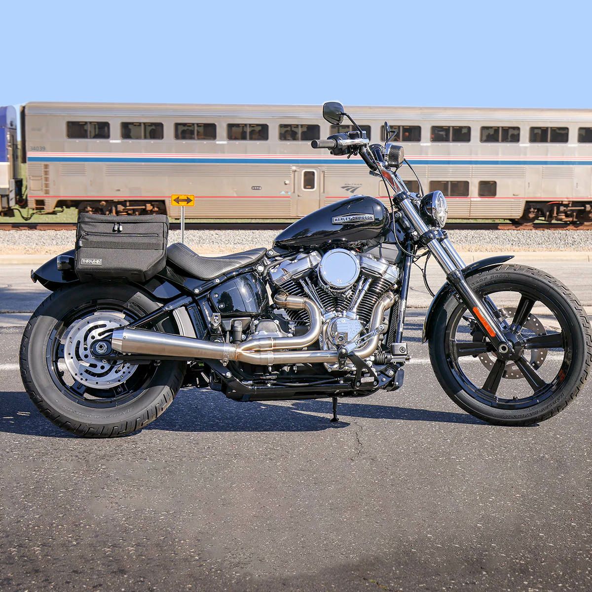 キックアップ・2-1フルエキゾーストマフラー M8ソフテイル1