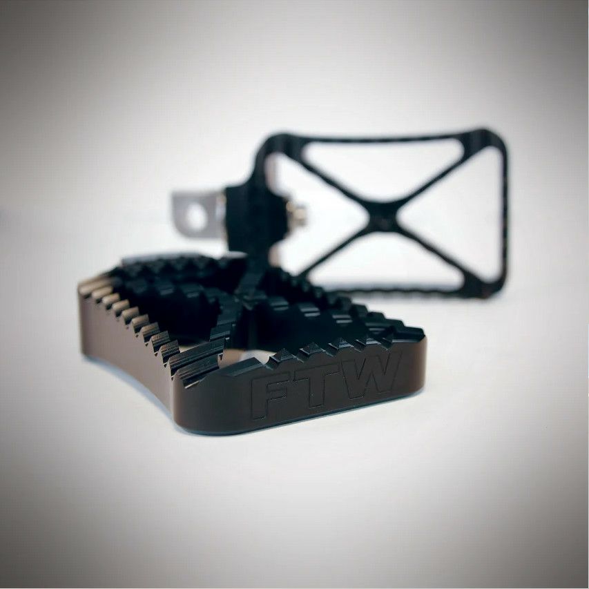 Indian Larry Brawler フットペグ ブラック