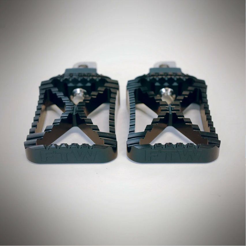 Indian Larry Brawler フットペグ ブラック