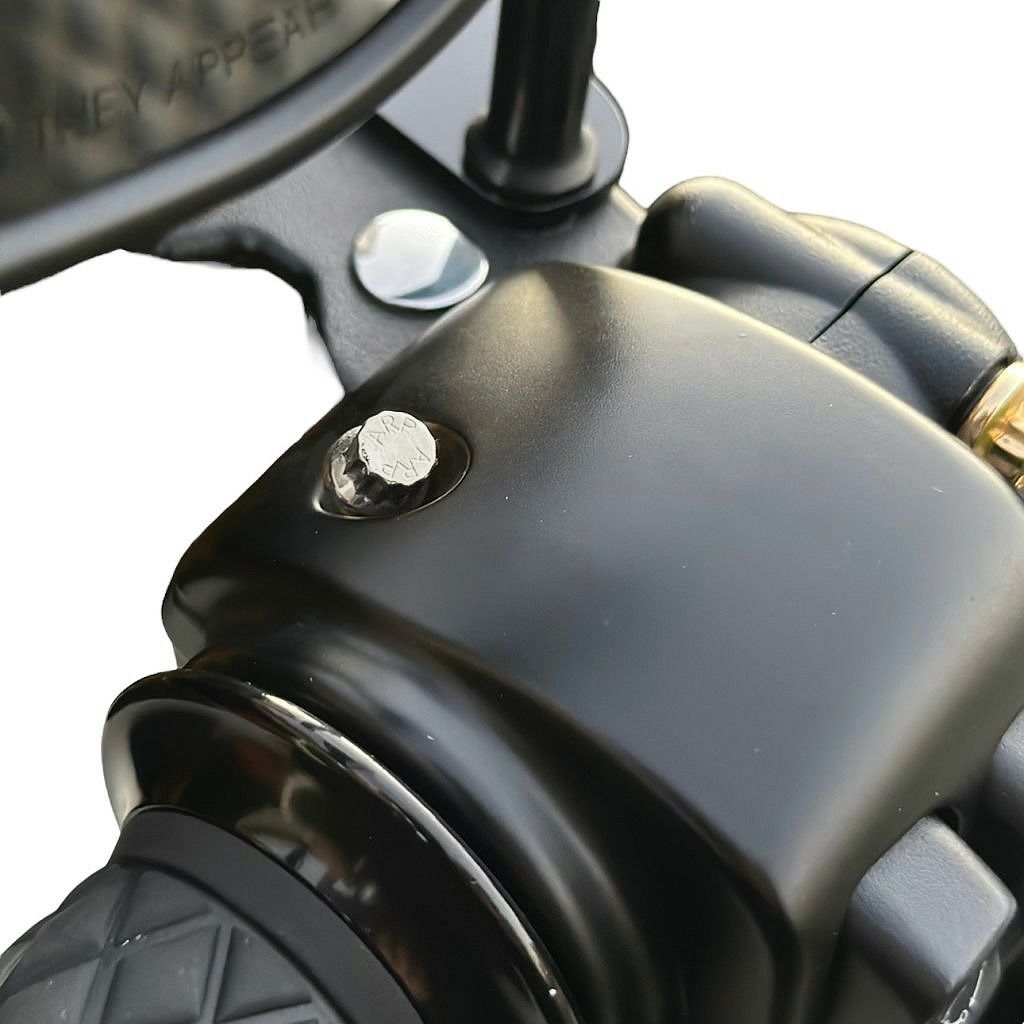 ツーリング、ソフテイル、ダイナ ハンドルバー スイッチハウジング ARPボルトキット クローム BAMCO MOTORSPORTS (バムコ モータースポーツ)