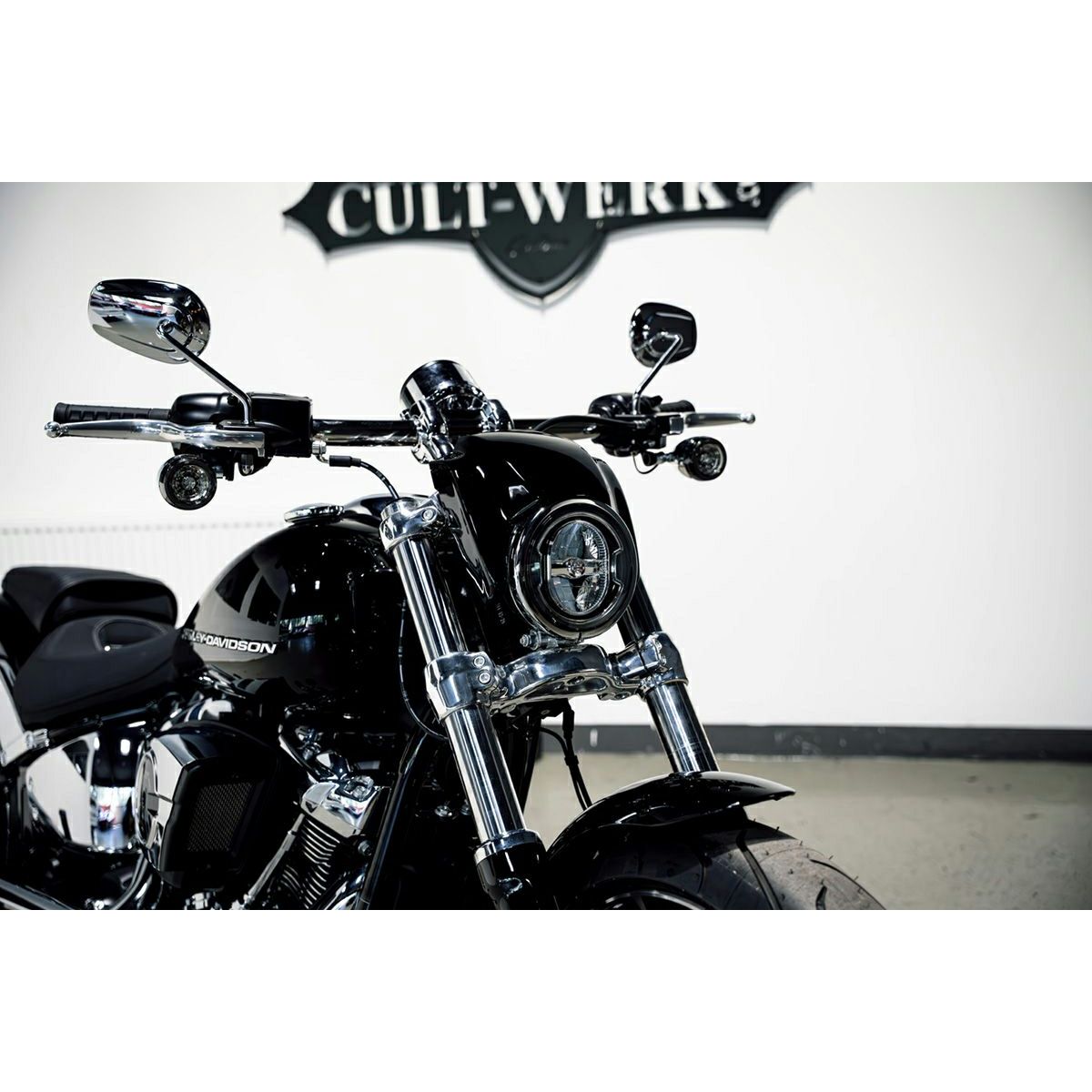 Vロッドスタイル ヘッドライトカバー (グロスブラック)2