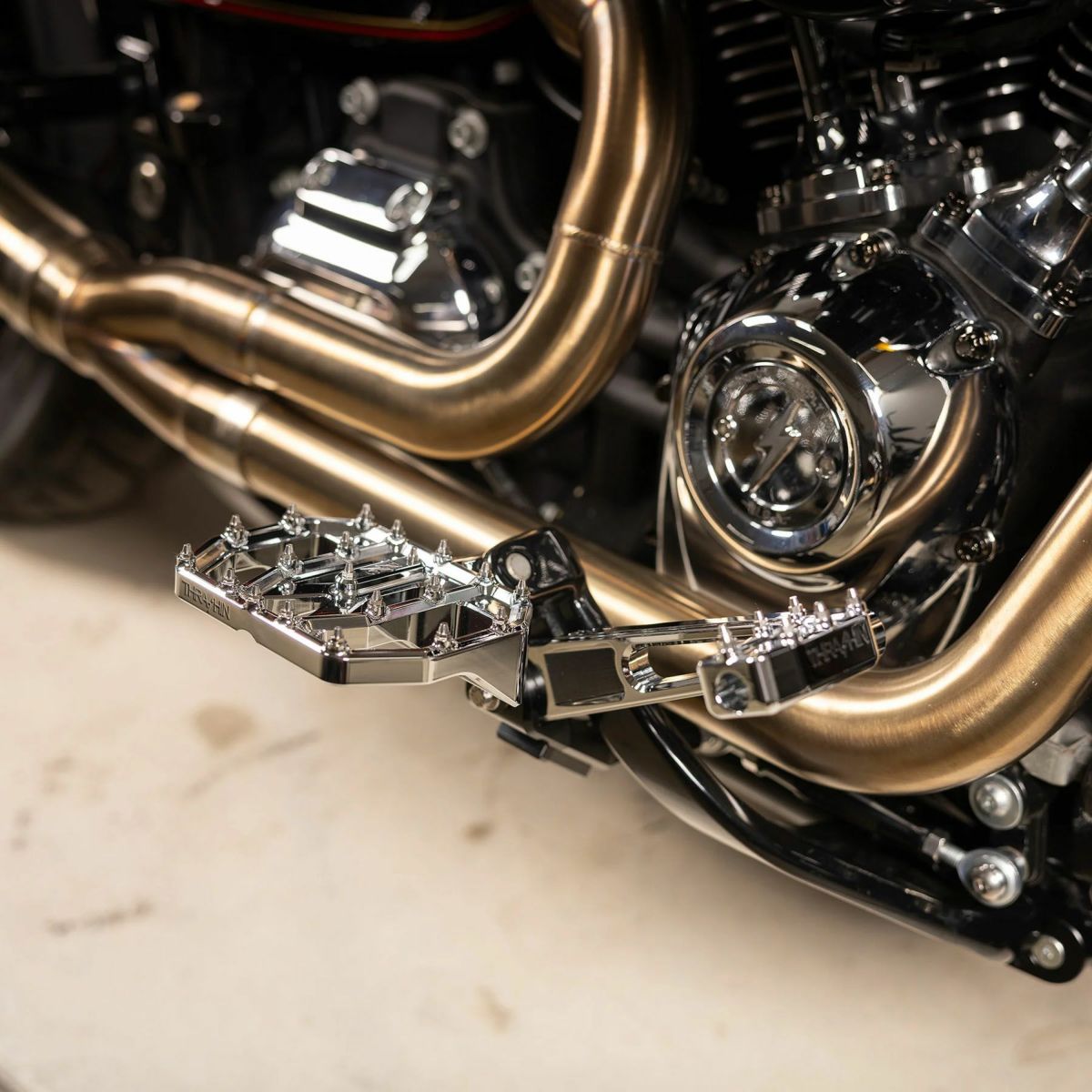 Aggressor ミニフロアボード (クローム)4