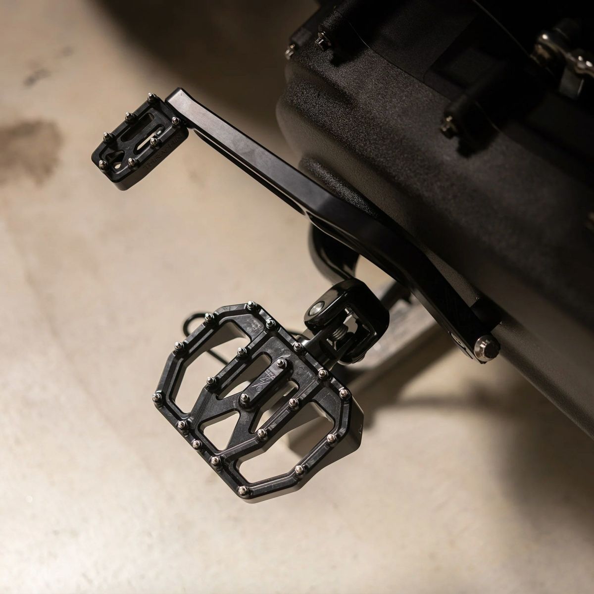 Aggressor ミニフロアボード (ブラック)1