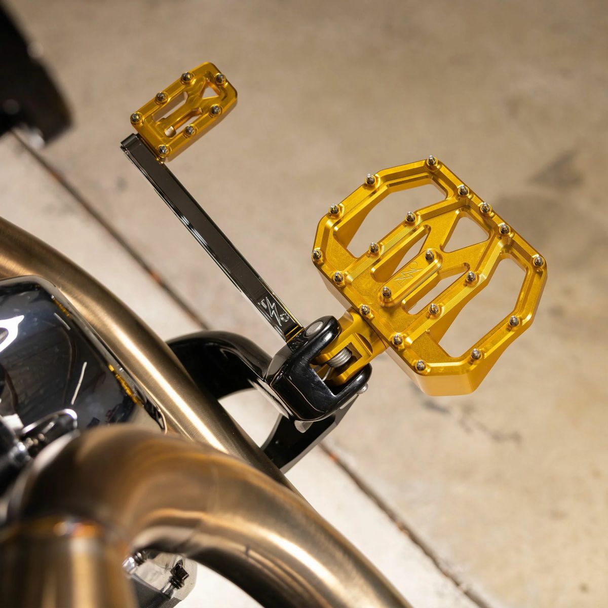 Aggressor ミニフロアボード (ゴールド)4