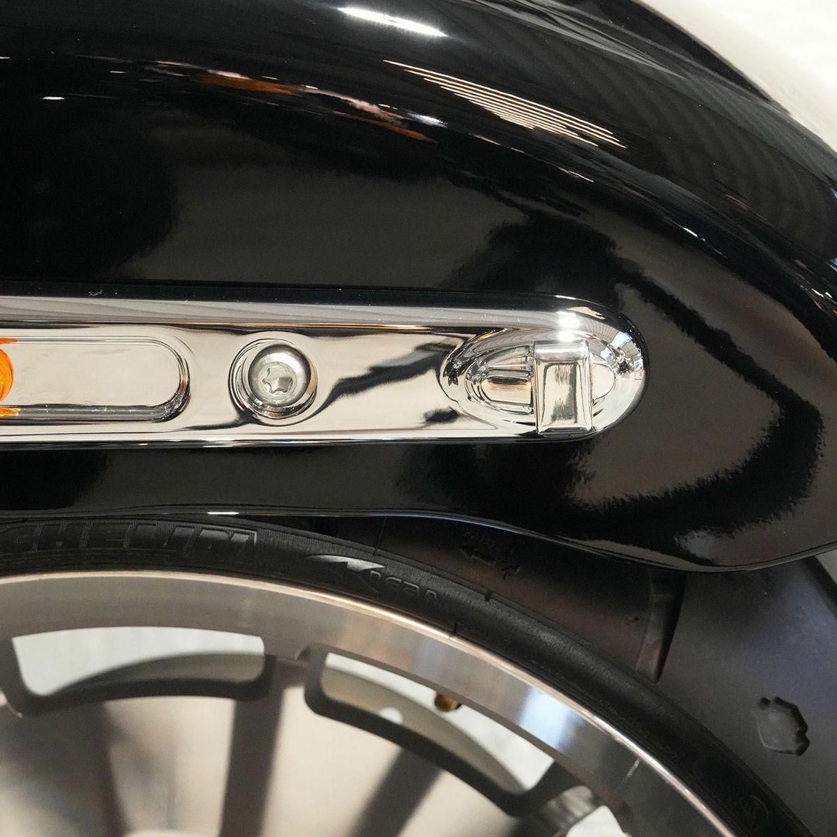 ストラット ストライプ LED 3in1 テールライト一体型ウインカー ポリッシュ THUNDER BIKE（サンダーバイク） 2