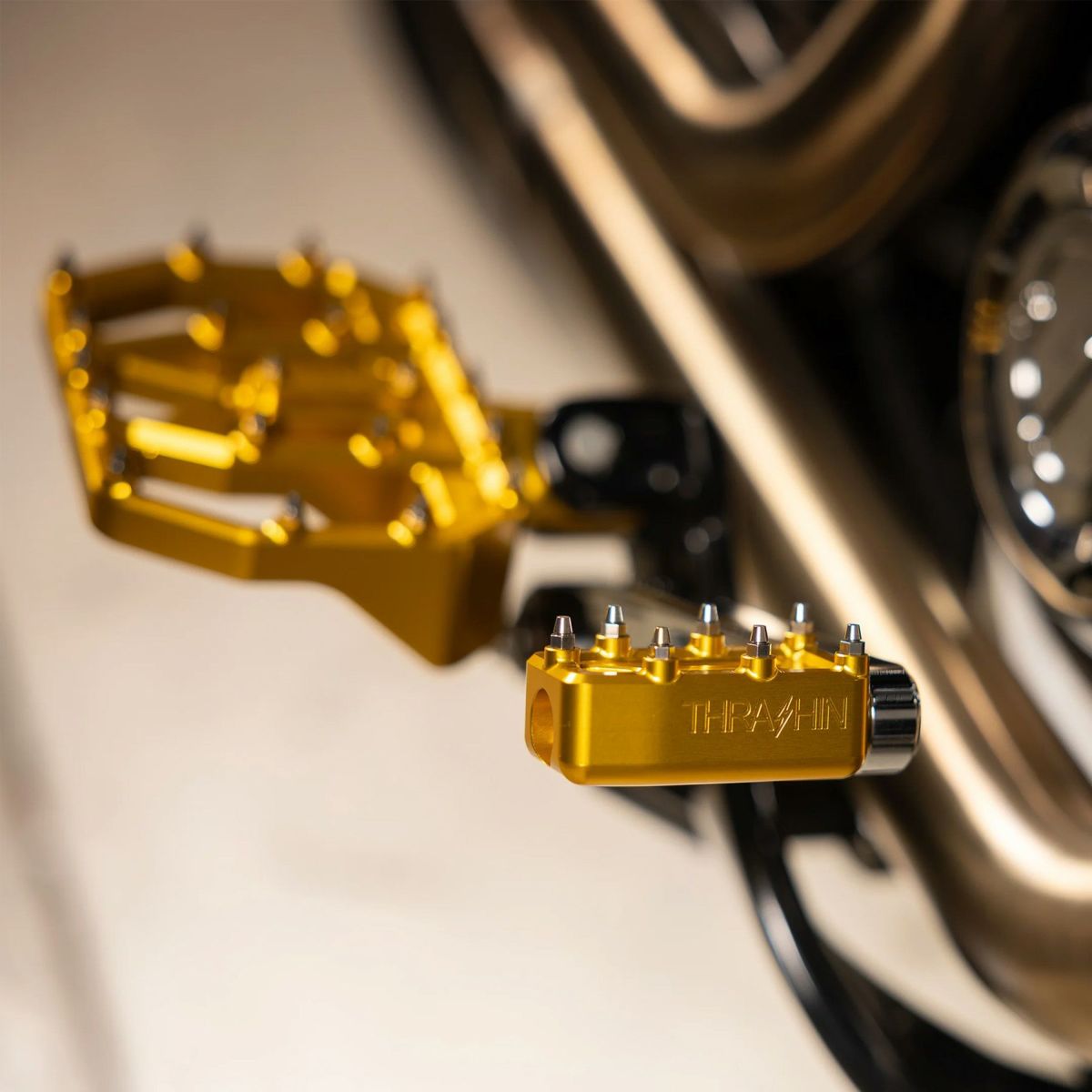 Aggressor ハーレー シフトペグ (ゴールド)4