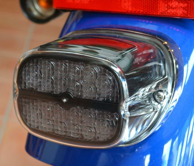 J＆P Cycles　LEDテールライト　スモークレンズ ブラック・ハウジング-02