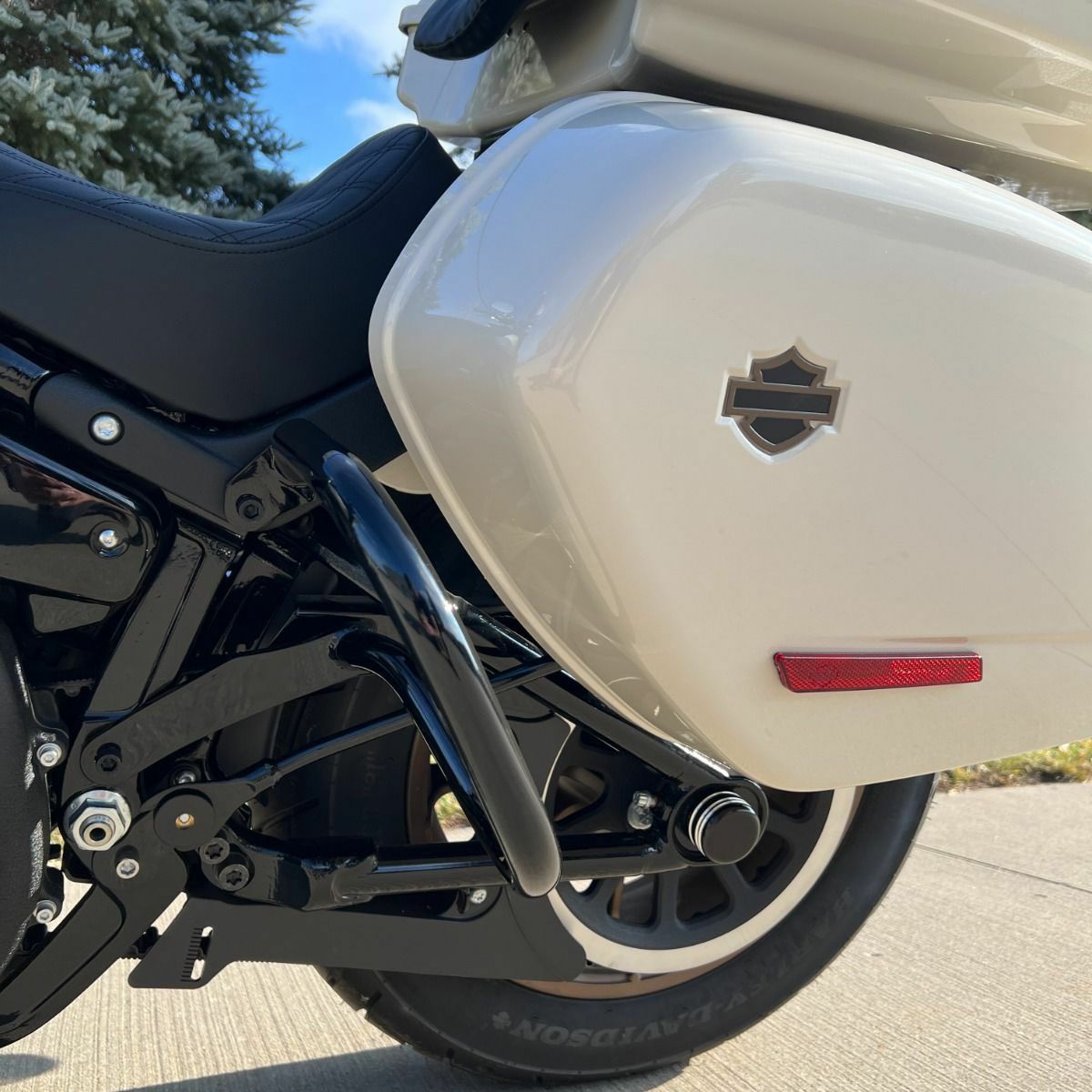 FXLRST ローライダーST サドルバッグガード ブラック HogWorkz（ホグワークズ） 2