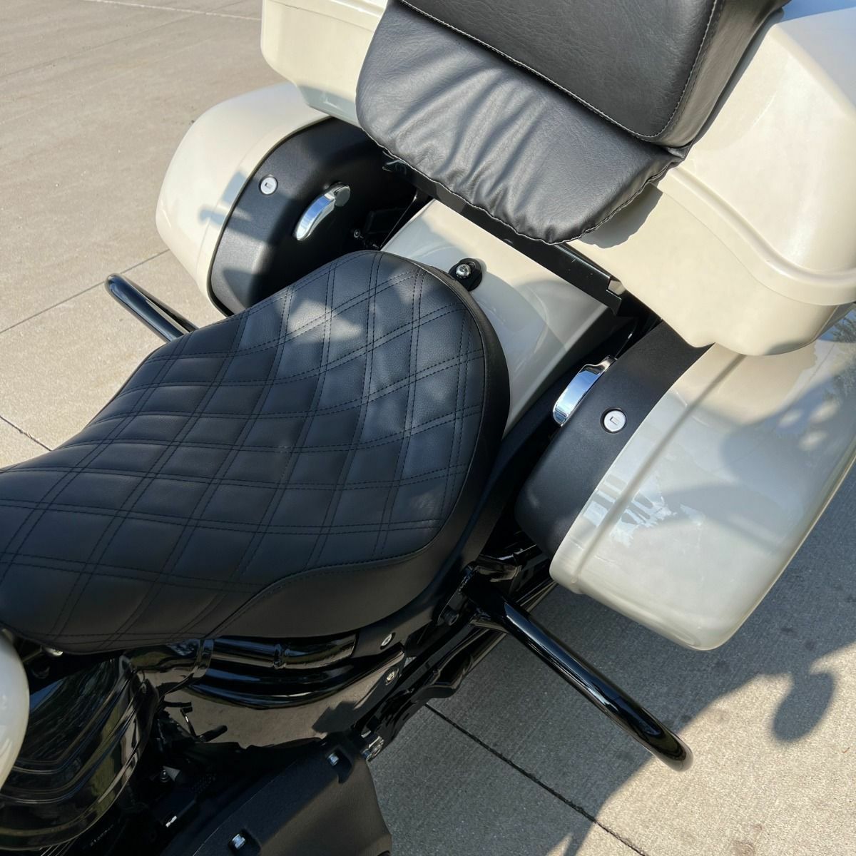 FXLRST ローライダーST サドルバッグガード ブラック HogWorkz（ホグワークズ） 3