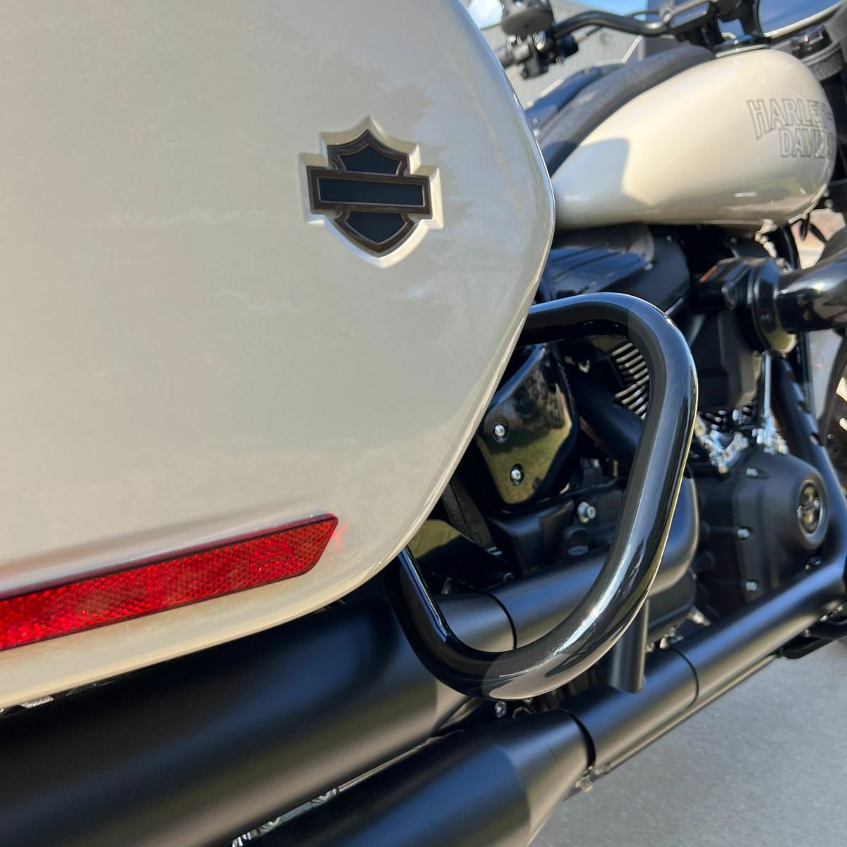 FXLRST ローライダーST サドルバッグガード ブラック HogWorkz（ホグワークズ） 5