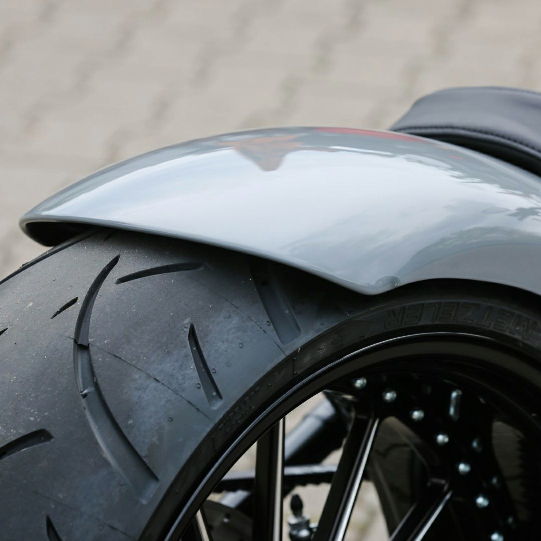 Thunderのリアフェンダーとステー(本体の写真は参考写真です) サンダーバイク スチールリアフェンダーキット 2025以降 ブレイク