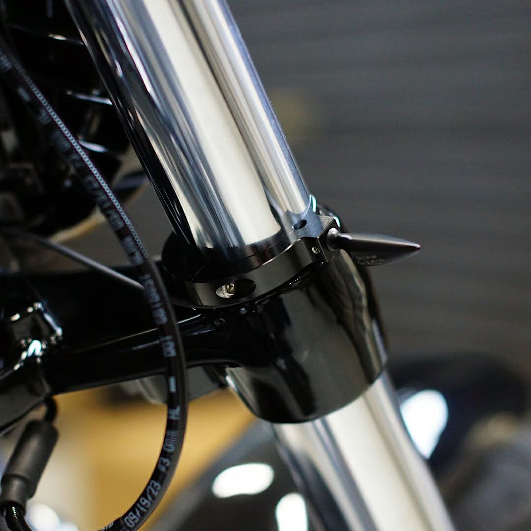 49mm フォーク用 マイクロウィンカーステー (ブラック)1