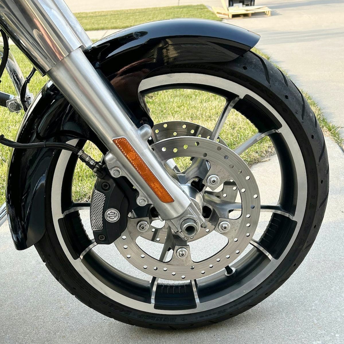 純正カラー仕上げ 1996～2023 ツーリング 18、19インチ Mid Length フロントフェンダー ビビッドブラック HOGWORKZ 2